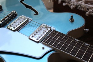 GRETSCH "G5622T-140 Electromatic 140th Double Platinum Anniversary Center Block in Two Tone Stone Pearl Platinum with Bigsby"