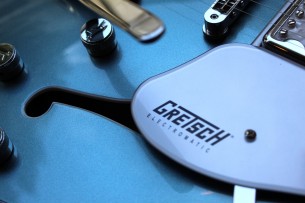 GRETSCH "G5622T-140 Electromatic 140th Double Platinum Anniversary Center Block in Two Tone Stone Pearl Platinum with Bigsby"