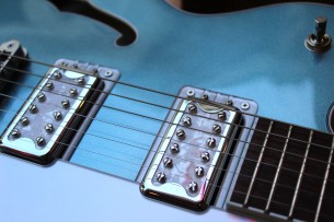 GRETSCH "G5622T-140 Electromatic 140th Double Platinum Anniversary Center Block in Two Tone Stone Pearl Platinum with Bigsby"