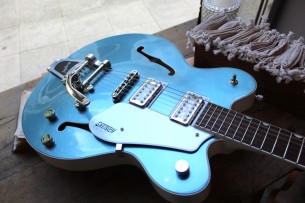 GRETSCH "G5622T-140 Electromatic 140th Double Platinum Anniversary Center Block in Two Tone Stone Pearl Platinum with Bigsby"