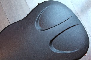 MARTIN "00- 28" with her original hardcase