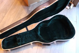 MARTIN "00- 28" with her original hardcase