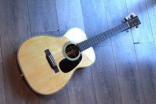 MARTIN "00- 28" with her original hardcase