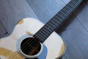 MARTIN "00- 28" with her original hardcase