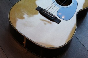 MARTIN "00- 28" with her original hardcase