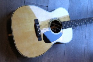 MARTIN "00- 28" with her original hardcase