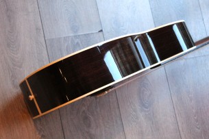 MARTIN "00- 28" with her original hardcase