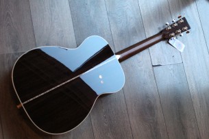 MARTIN "00- 28" with her original hardcase
