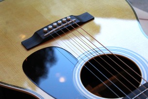 MARTIN "00- 28" with her original hardcase