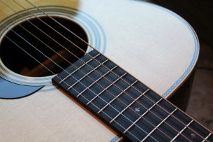 MARTIN "00- 28" with her original hardcase
