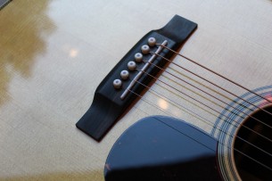 MARTIN "00- 28" with her original hardcase