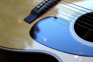 MARTIN "00- 28" with her original hardcase