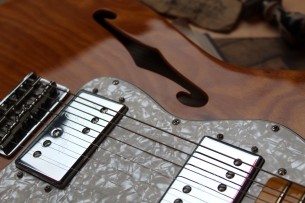 FENDER "American Vintage II 1972 Telecaster Thinline, Aged Natural, Maple"