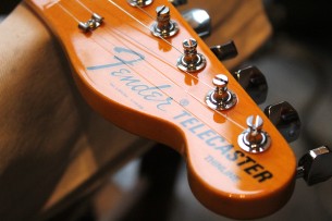 FENDER "American Vintage II 1972 Telecaster Thinline, Aged Natural, Maple"