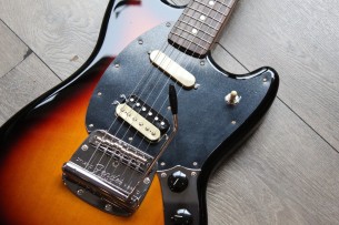 FENDER "Made in Japan Traditional Mustang Limited Run Reverse Head" GIGBAG, 3, 25 KG