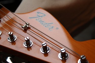 FENDER "Made in Japan Traditional Mustang Limited Run Reverse Head" GIGBAG, 3, 25 KG