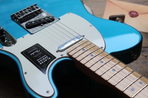 FENDER "Limited Player Telecaster in Lake Placid Blue" 3, 40 KG