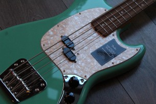 FENDER "Vintera '60s Mustang Bass, Sea Foam Green, Pau Ferro" GIGBAG , 3, 70 KG