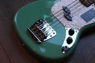 FENDER "Vintera '60s Mustang Bass, Sea Foam Green, Pau Ferro" GIGBAG , 3, 70 KG