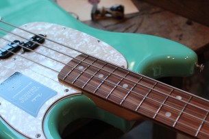 FENDER "Vintera '60s Mustang Bass, Sea Foam Green, Pau Ferro" GIGBAG , 3, 70 KG