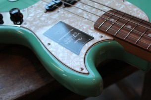 FENDER "Vintera '60s Mustang Bass, Sea Foam Green, Pau Ferro" GIGBAG , 3, 70 KG