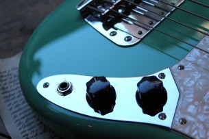 FENDER "Vintera '60s Mustang Bass, Sea Foam Green, Pau Ferro" GIGBAG , 3, 70 KG