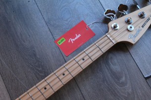 FENDER "Limited American Performer Mustang Bass Maple Neck Honey Burst Satin" GIGBAG, 3, 85 KG