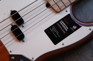 FENDER "Limited American Performer Mustang Bass Maple Neck Honey Burst Satin" GIGBAG, 3, 85 KG
