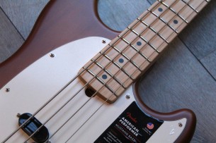 FENDER "Limited American Performer Mustang Bass Maple Neck Honey Burst Satin" GIGBAG, 3, 85 KG
