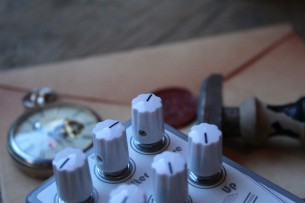 EARTHQUACKER DEVICES "Bit Commander V2"