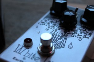 EARTHQUACKER DEVICES "White Light"
