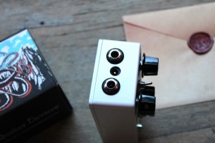 EARTHQUACKER DEVICES "White Light"