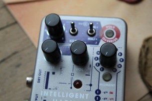 EHX "Intelligent Harmony Machine"