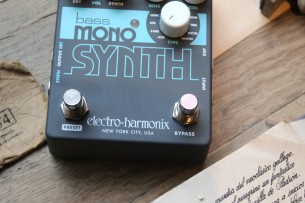 EHX "Bass Mono Synth Bass Synthesizer"