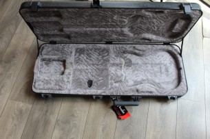 FENDER " American Professional II Stratocaster, Black, Maple" HARDCASE