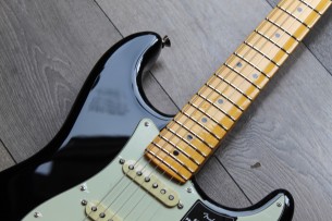 FENDER " American Professional II Stratocaster, Black, Maple" HARDCASE