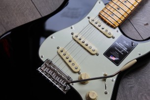 FENDER " American Professional II Stratocaster, Black, Maple" HARDCASE