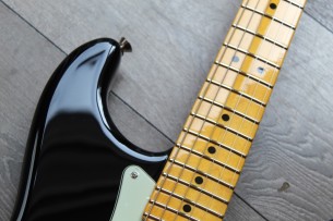 FENDER " American Professional II Stratocaster, Black, Maple" HARDCASE