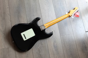 FENDER " American Professional II Stratocaster, Black, Maple" HARDCASE