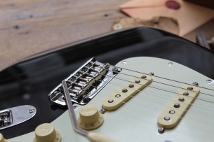 FENDER " American Professional II Stratocaster, Black, Maple" HARDCASE