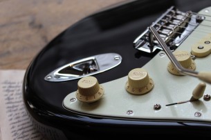 FENDER " American Professional II Stratocaster, Black, Maple" HARDCASE