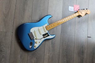 FENDER "American Vintage II 1973 Stratocaster, Maple Fingerboard, Lake Placid Blue"