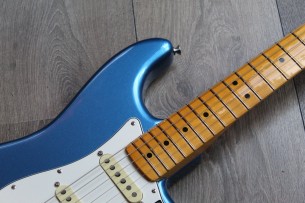 FENDER "American Vintage II 1973 Stratocaster, Maple Fingerboard, Lake Placid Blue"