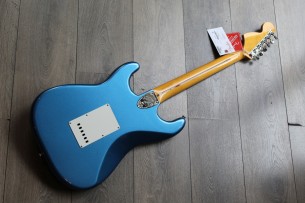 FENDER "American Vintage II 1973 Stratocaster, Maple Fingerboard, Lake Placid Blue"