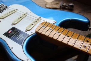 FENDER "American Vintage II 1973 Stratocaster, Maple Fingerboard, Lake Placid Blue"