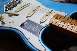 FENDER "American Vintage II 1973 Stratocaster, Maple Fingerboard, Lake Placid Blue"