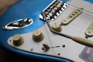 FENDER "American Vintage II 1973 Stratocaster, Maple Fingerboard, Lake Placid Blue"