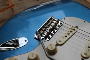 FENDER "American Vintage II 1973 Stratocaster, Maple Fingerboard, Lake Placid Blue"