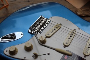 FENDER "American Vintage II 1973 Stratocaster, Maple Fingerboard, Lake Placid Blue"
