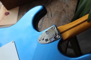 FENDER "American Vintage II 1973 Stratocaster, Maple Fingerboard, Lake Placid Blue"